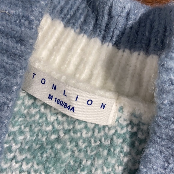 Soft Knit Preppy Print Cardigan - Picture 5 of 9